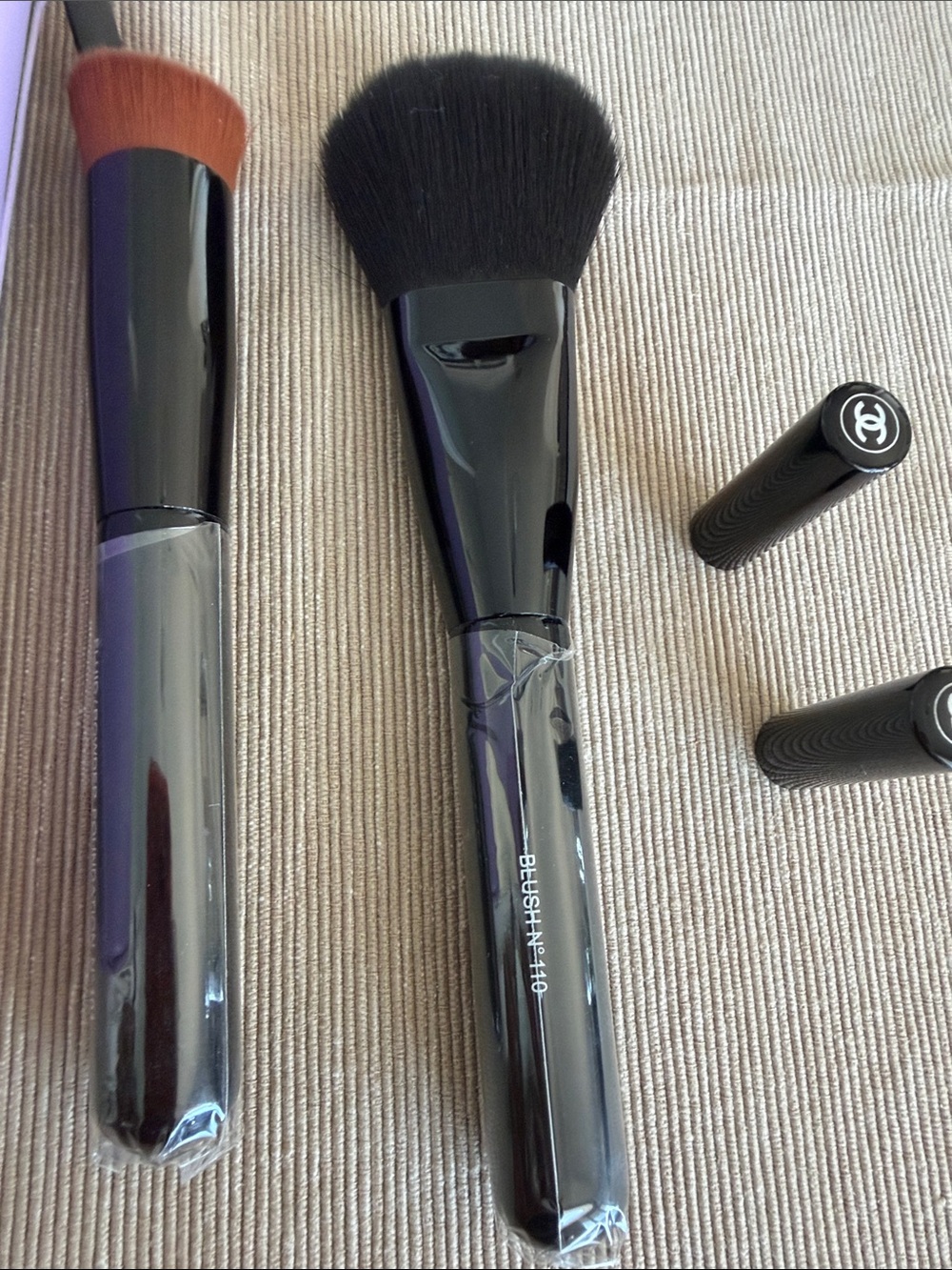 CHANEL Brush Set with Lilac Zip Case and Black Handles - Picture 4 of 8